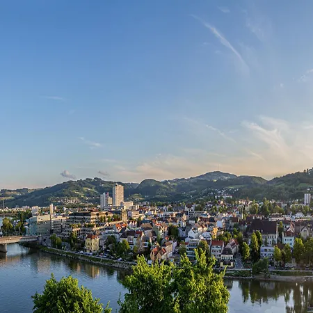 Nicht Weit Von Der Donau *