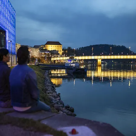 Nicht Weit Von Der Donau Linz