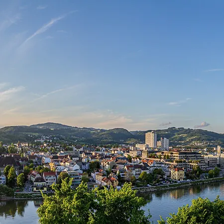 Nicht Weit Von Der Donau Linz